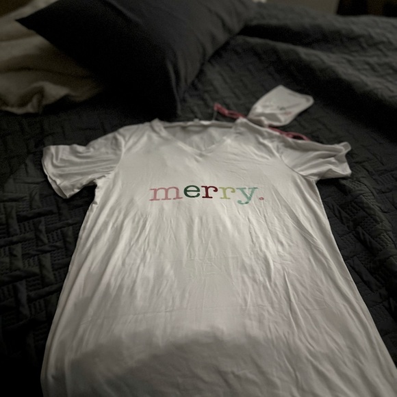 A Night Gown in a bag - Picture 2 of 3